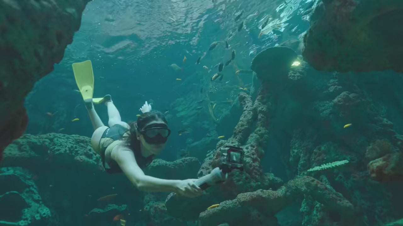 Underwater Selfie Stick Waterproof Diving Extendable Selfie Stick Wireless Remote Control